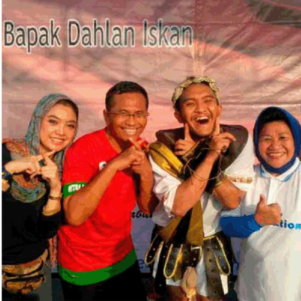 Keep Smile, Dahlan and Bos-Bos SOE Shake Caisar in Sukabumi