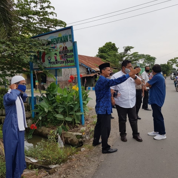 The Acting President Director of KIM checks the waterways to be normalized to prevent flooding