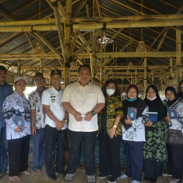 PT. KIM gives Appreciation to teachers around Pematang Johar Village