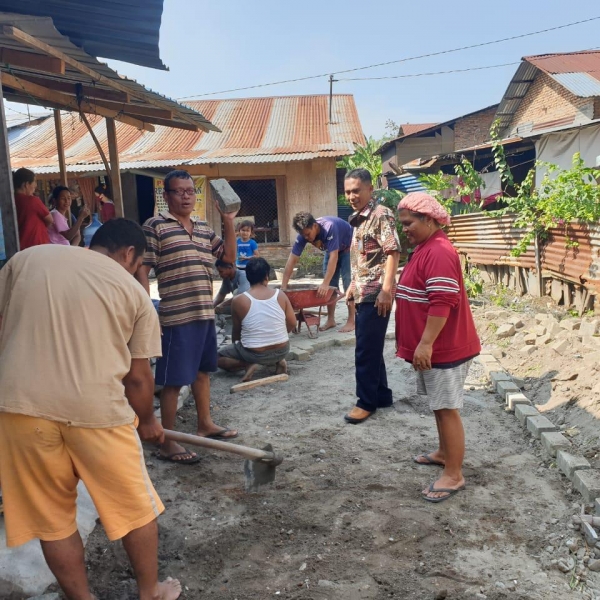 PT KIM (Persero) helps repair the road in Kampung Lorong Jaya Binaan KIM