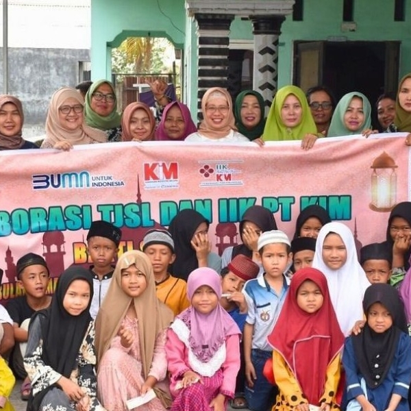 The TJSL (Social and Environmental Responsibility) Program collaborates with the Ikatan Istri Karyawan (IIK)