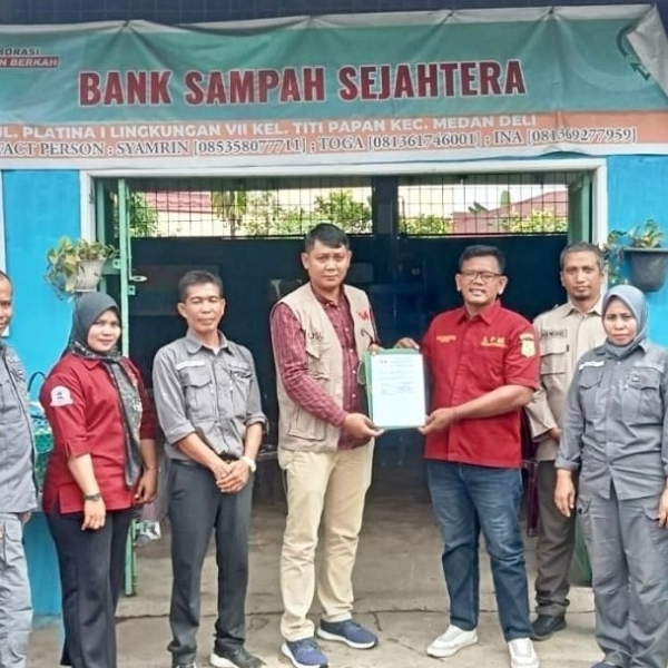 PT Kawasan Industri Medan provides assistance to Bank Sampah Sejahtera