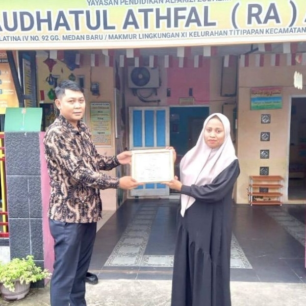 PT Kawasan Industri Medan provided assistance to the Alfarizi Zul Azmi Raudhatul Athfal (RA) AZA Educational Foundation in Kelurahan Titipan.