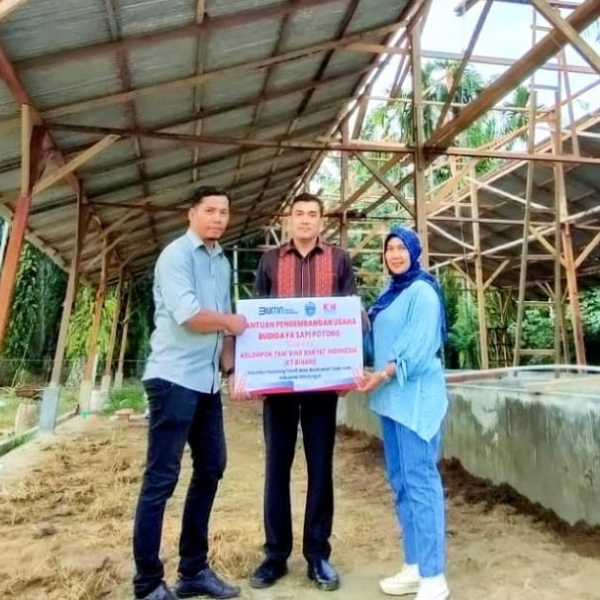 PT Kawasan Industri Medan provided assistance to the Bina Rakyat Farmers Group in Simalungun Regency