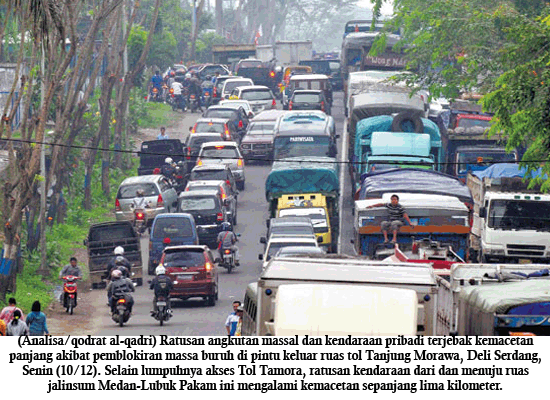 Buruh Blokir Pintu Tol Tanjung Morawa