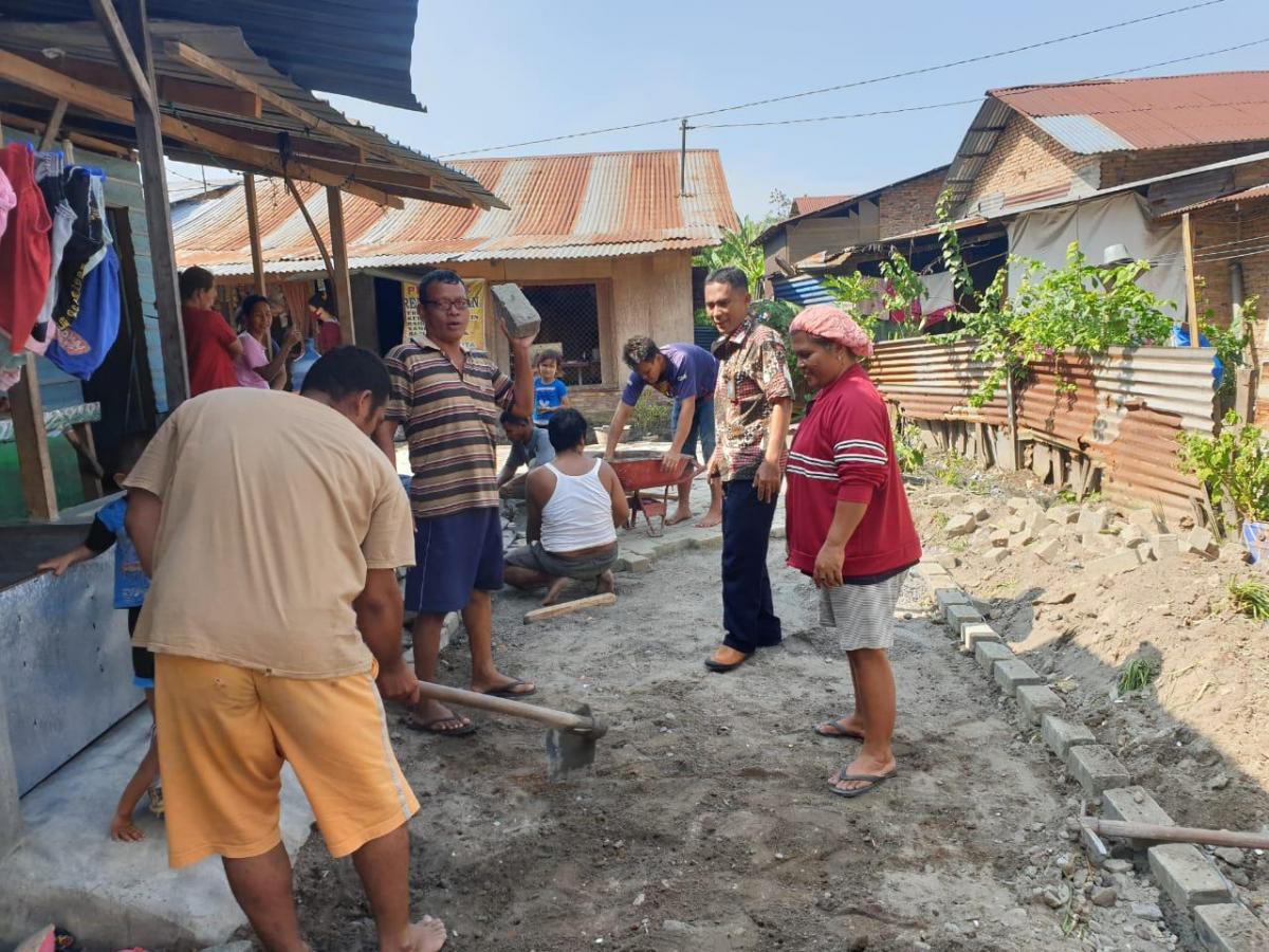 PT KIM (Persero) helps repair the road in Kampung Lorong Jaya Binaan KIM 