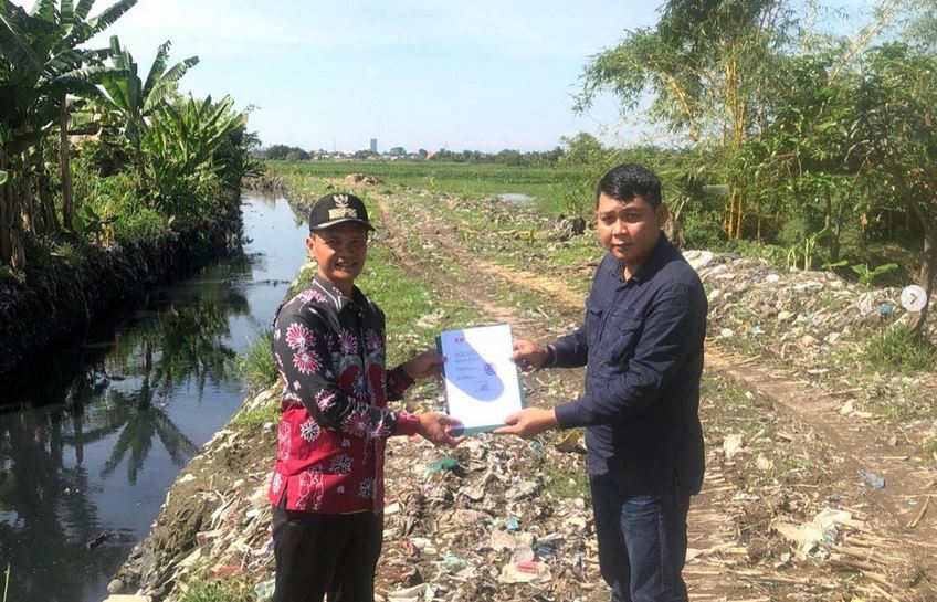 Bantuan Normalisasi Parit di Desa Pematang Johar