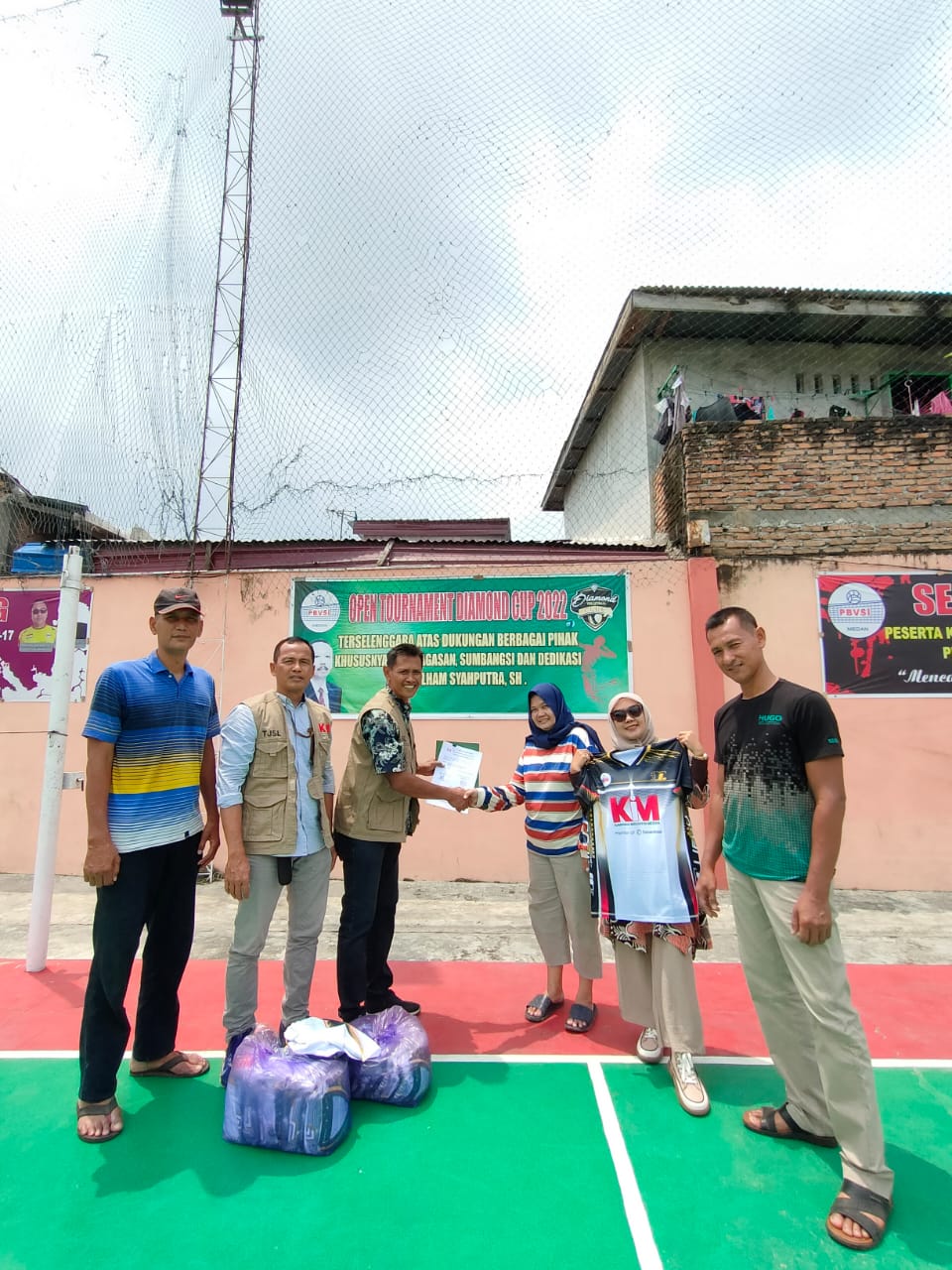 PT KIM, through the Environmental Social Responsibility program, provided volleyball uniforms/costumes