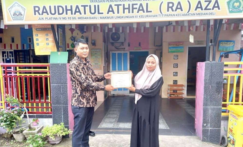  PT Kawasan Industri Medan provided assistance to the Alfarizi Zul Azmi Raudhatul Athfal (RA) AZA Educational Foundation in Kelurahan Titipan.