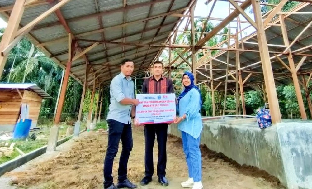 PT Kawasan Industri Medan provided assistance to the Bina Rakyat Farmers Group in Simalungun Regency 