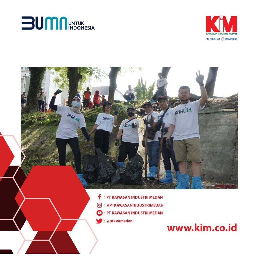 Millennials from PT Kawasan Industri Medan participated in the BUMN Youth Environmental Movement to support sustainability in Medan by cleaning up the Deli River