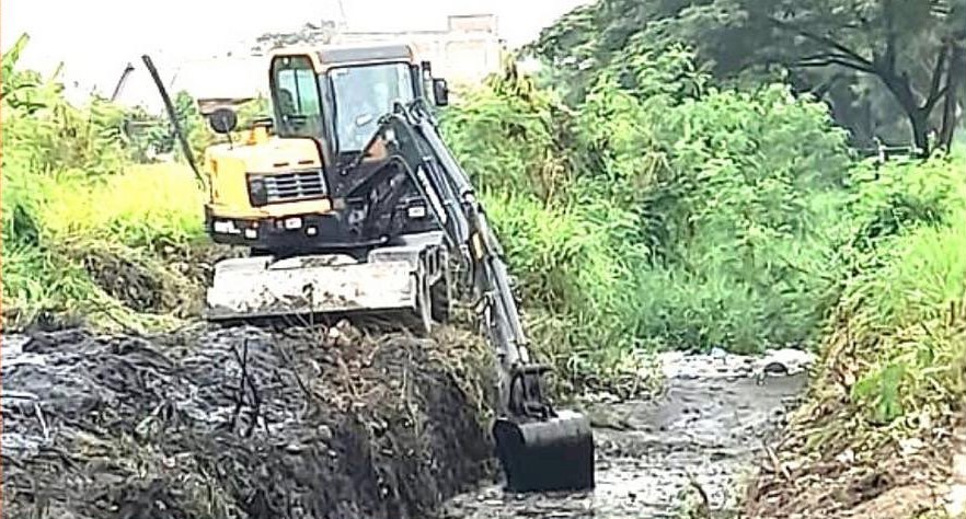 PT Kawasan Industri Medan, through its TJSL (Social and Environmental Responsibility) Program, carried out the normalization of the Samudera Hindia drainage ditch in the Griya 3 area, Block 10-11, Tangkahan Sub-district.