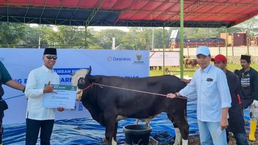 PT Kawasan Industri Medan participated in a Qurban event organized by Holding Danareksa